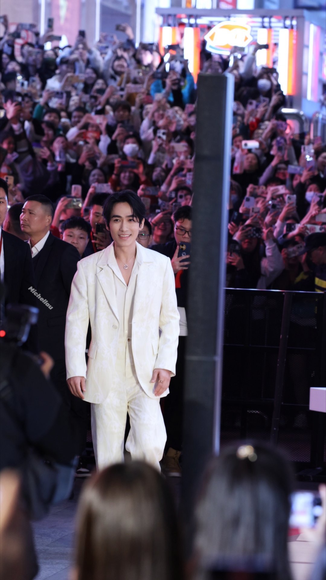 白马王子从天而降朱一龙朱一龙