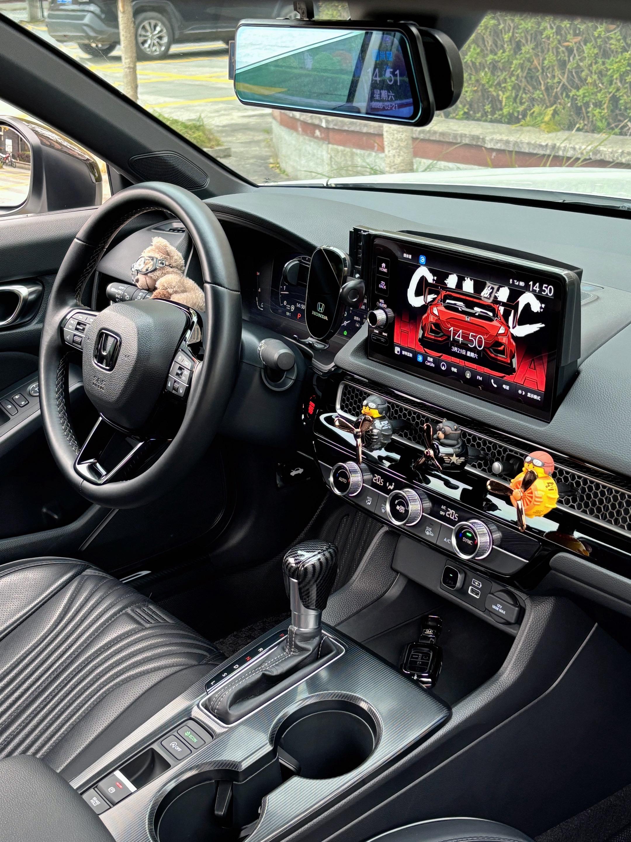 二十多岁开什么车不重要，重要的是二十多岁你已经拥有了人生第一辆车。