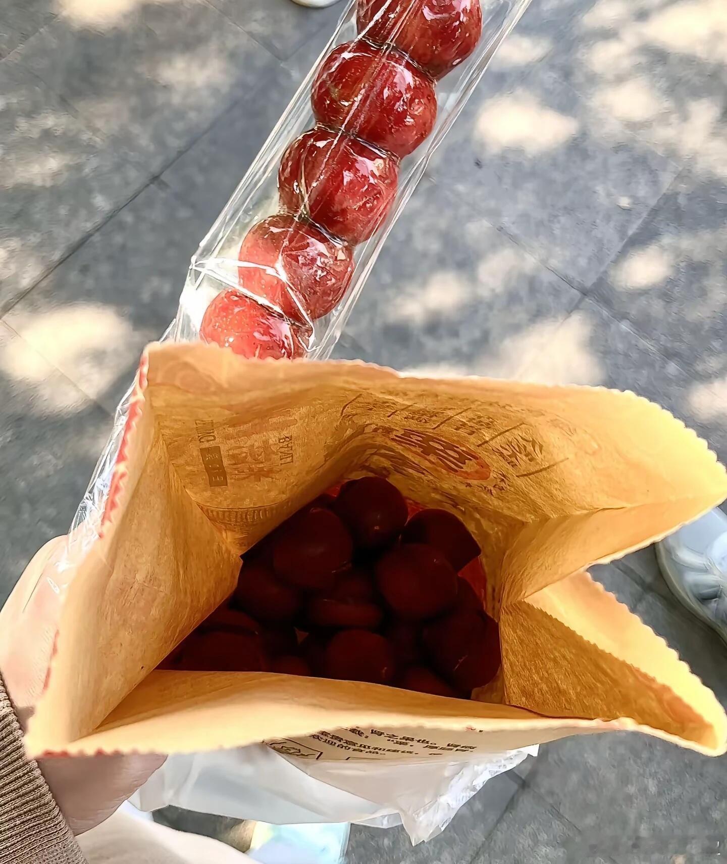 冬天的冰糖葫芦和炒栗子就是我的最爱！ 