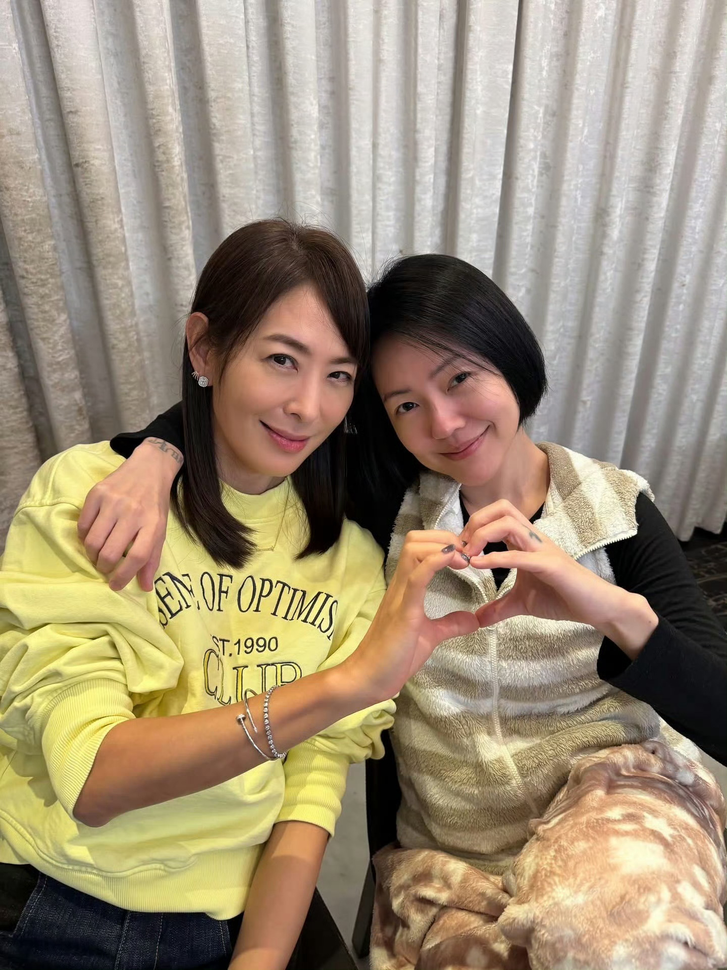 蔡康永和台独沈伯洋玩，小S和台独贾永捷玩，就这S粉还说小S清白，清白的话怎么不敢