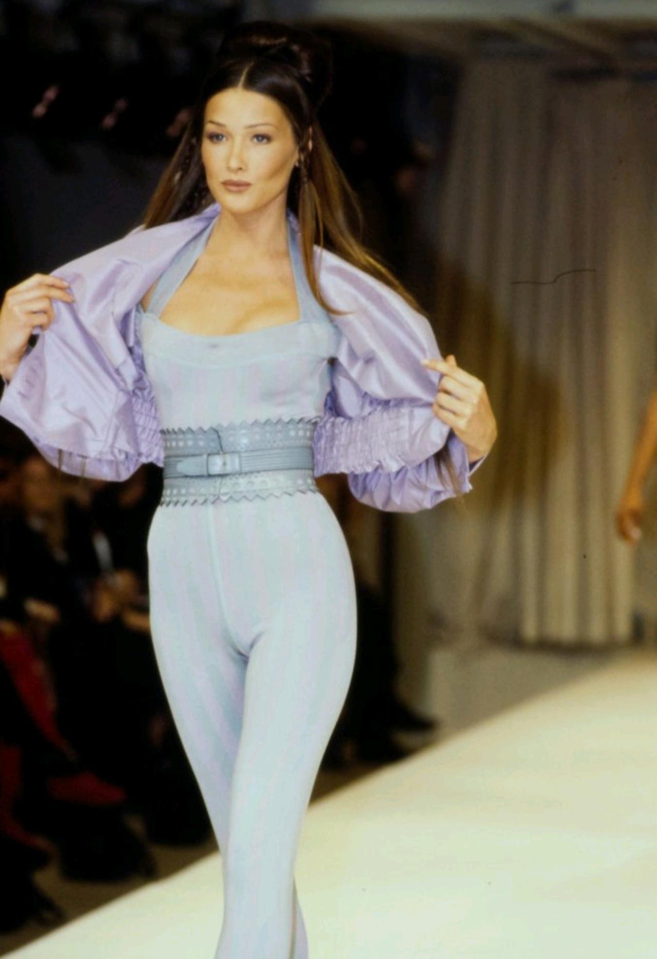 秀场回顾 | Azzedine Alaia 1992春夏系列

本季最令人惊艳的