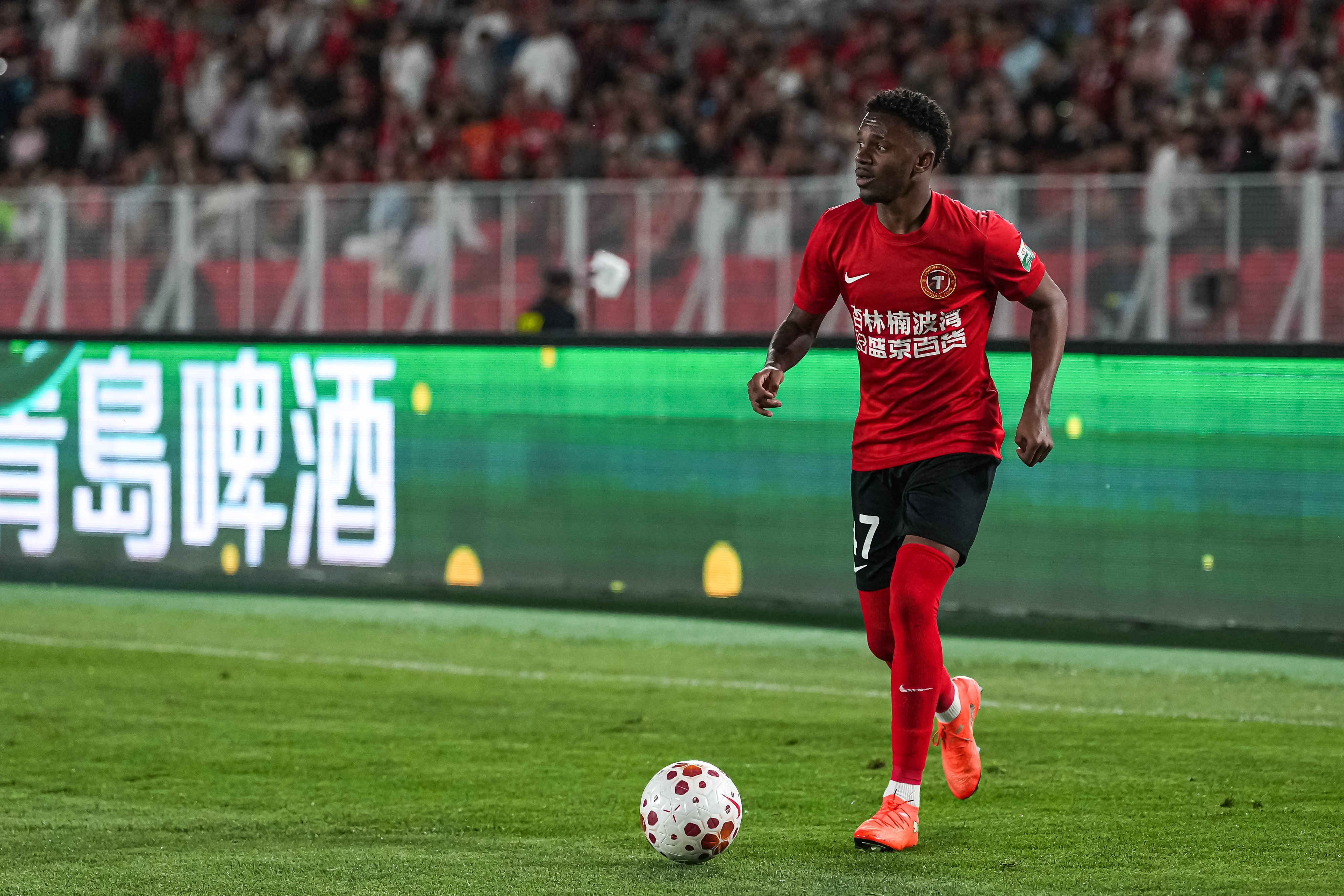 中超球员身价降幅榜：热菲尼奥、瓦吉奇-150万欧并列最多06月08日讯 德转公布