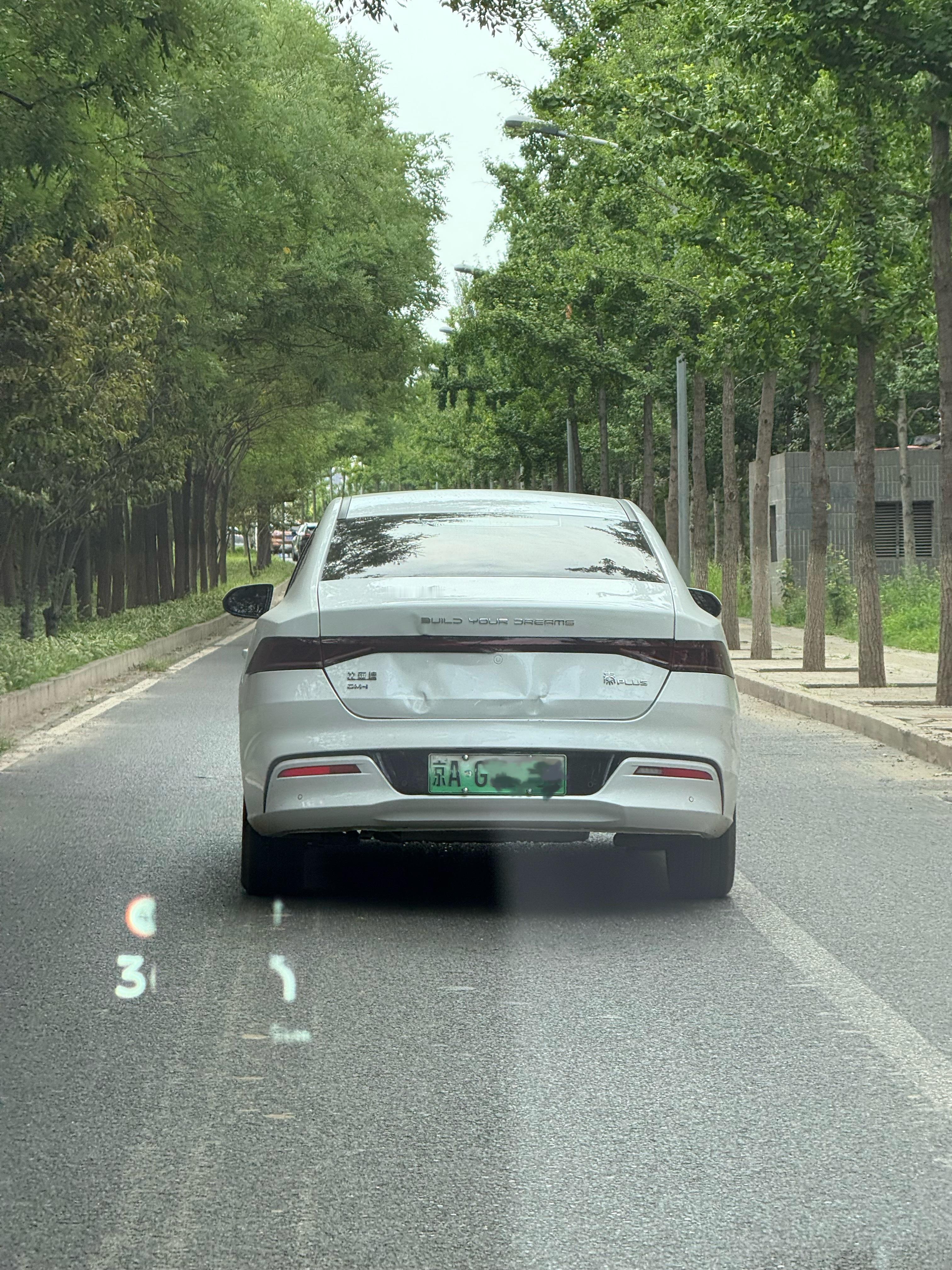 真不是我说，车屁股的确很容易有个坑……[允悲][允悲]可能是路上的比亚迪太多了，