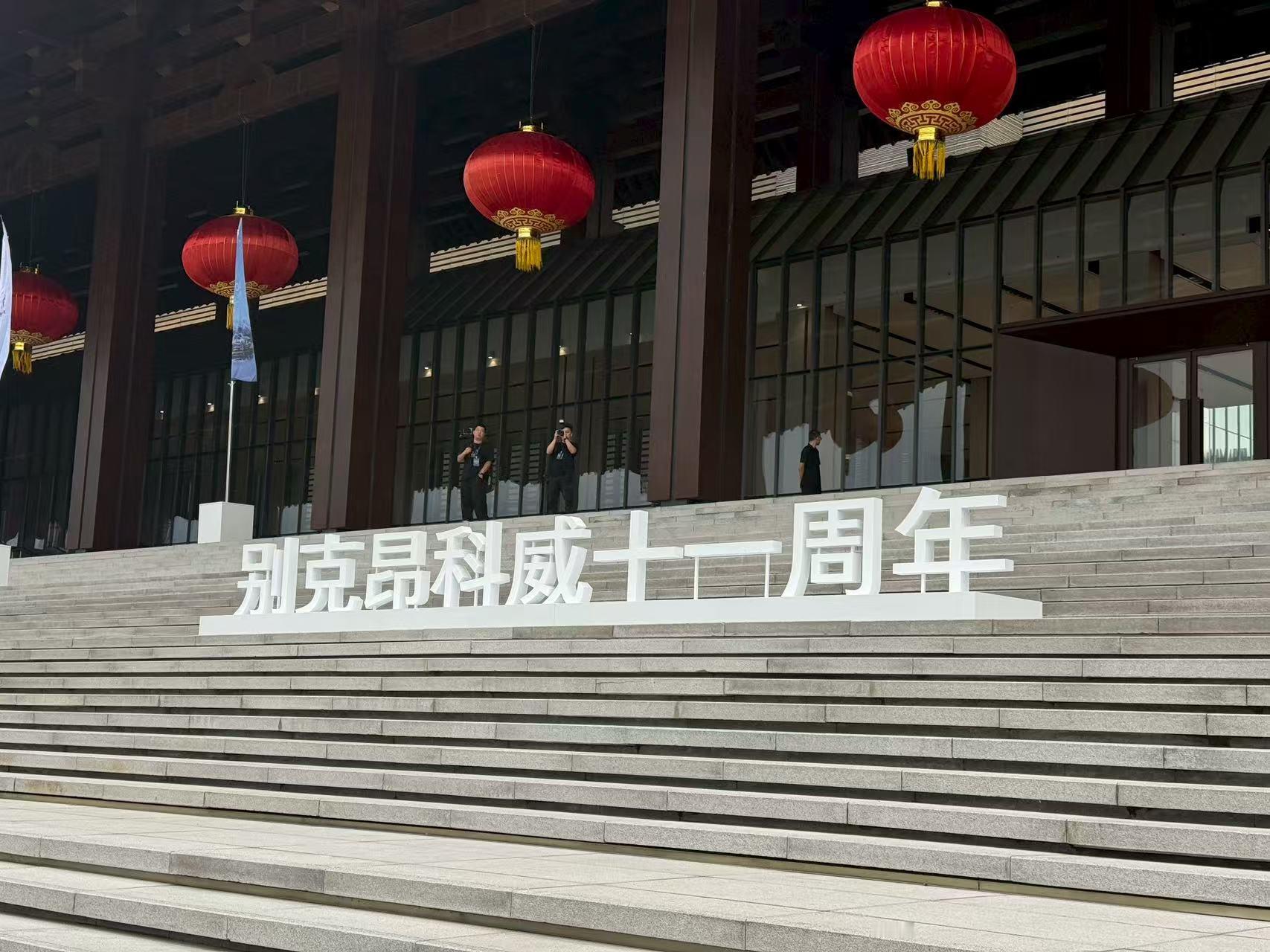 今年截止目前8个月的时间，昂科威家族销量突破10万台，其中昂科威Plus月均交付