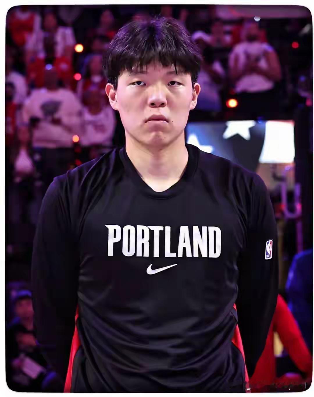 说实话，从这张脸上，完全看不出20岁小伙应该有的朝气和精神。我一直坚信球星一定是