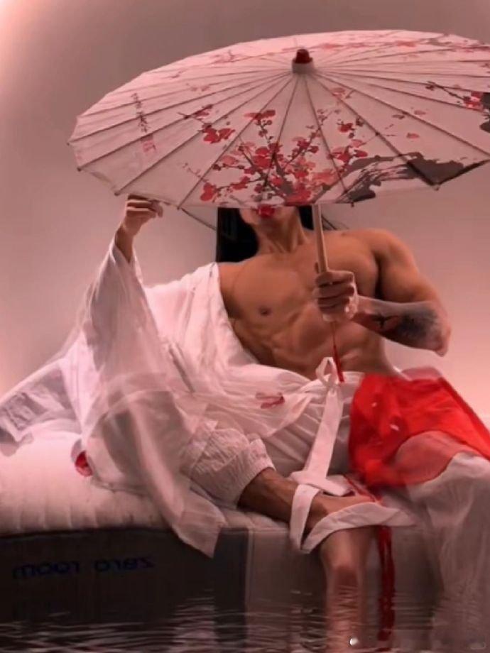 胖橘还记得孙答应的赤红鸳鸯肚兜，甄嬛和眉姐姐吃得好~果子狸和温太医都是个年轻力壮