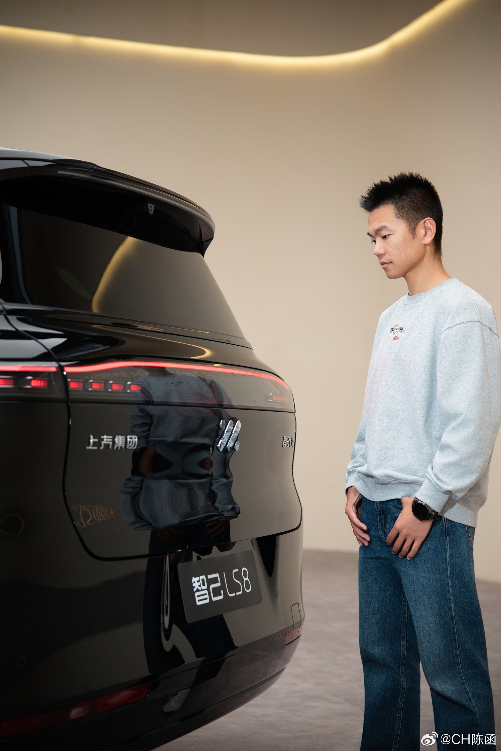 智己LS8看过了！关键词：▷ 起步价30万以内▷ 5、6座可选▷ 大电池增程▷ 