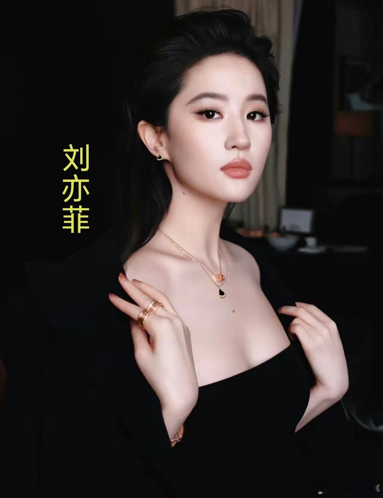 刘亦菲抹胸裙风情万种写真集C 