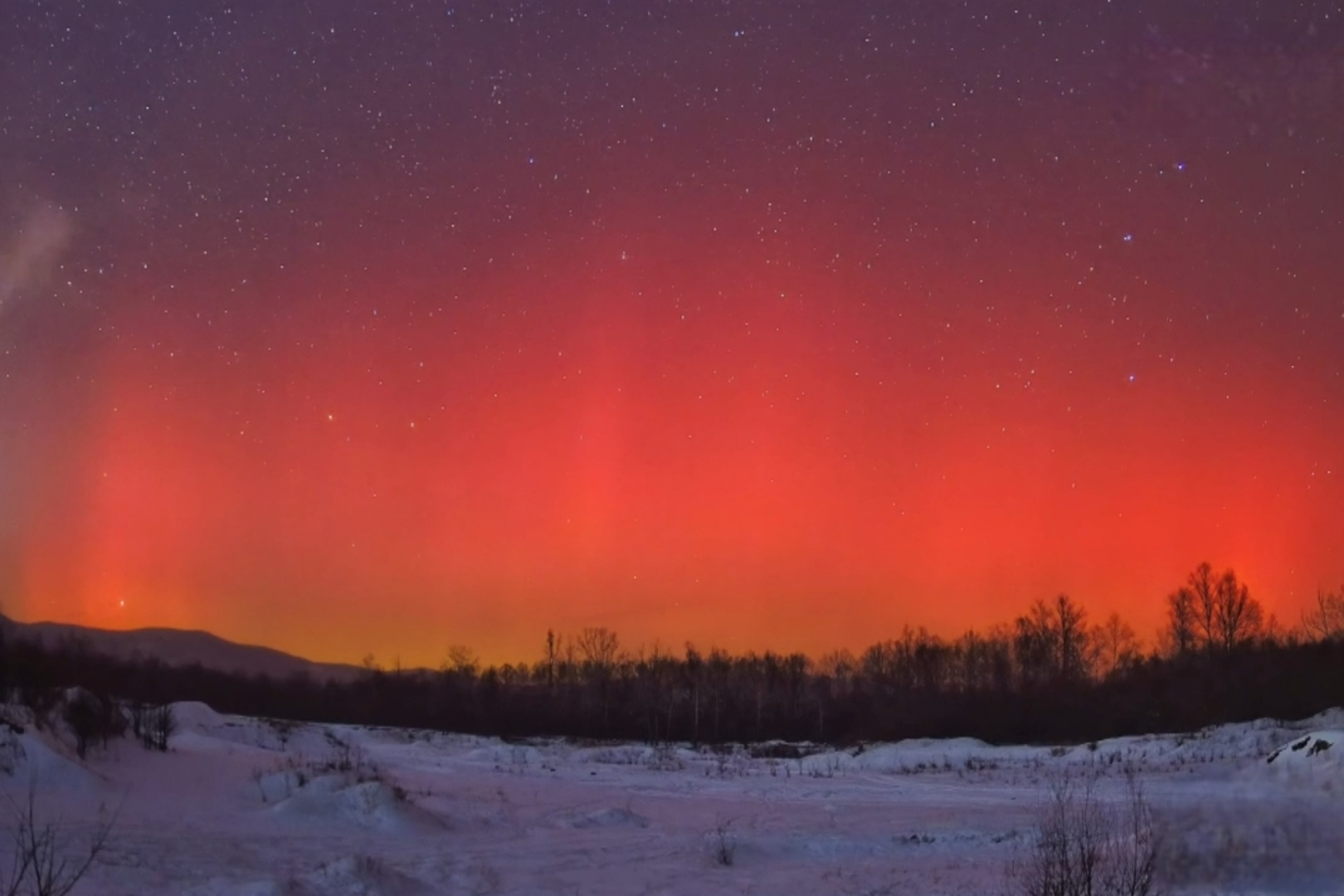 ✨ 呼伦贝尔·根河｜冬夜里的极光童话 ✨在中国的最北端，有一片银白世界——呼伦贝
