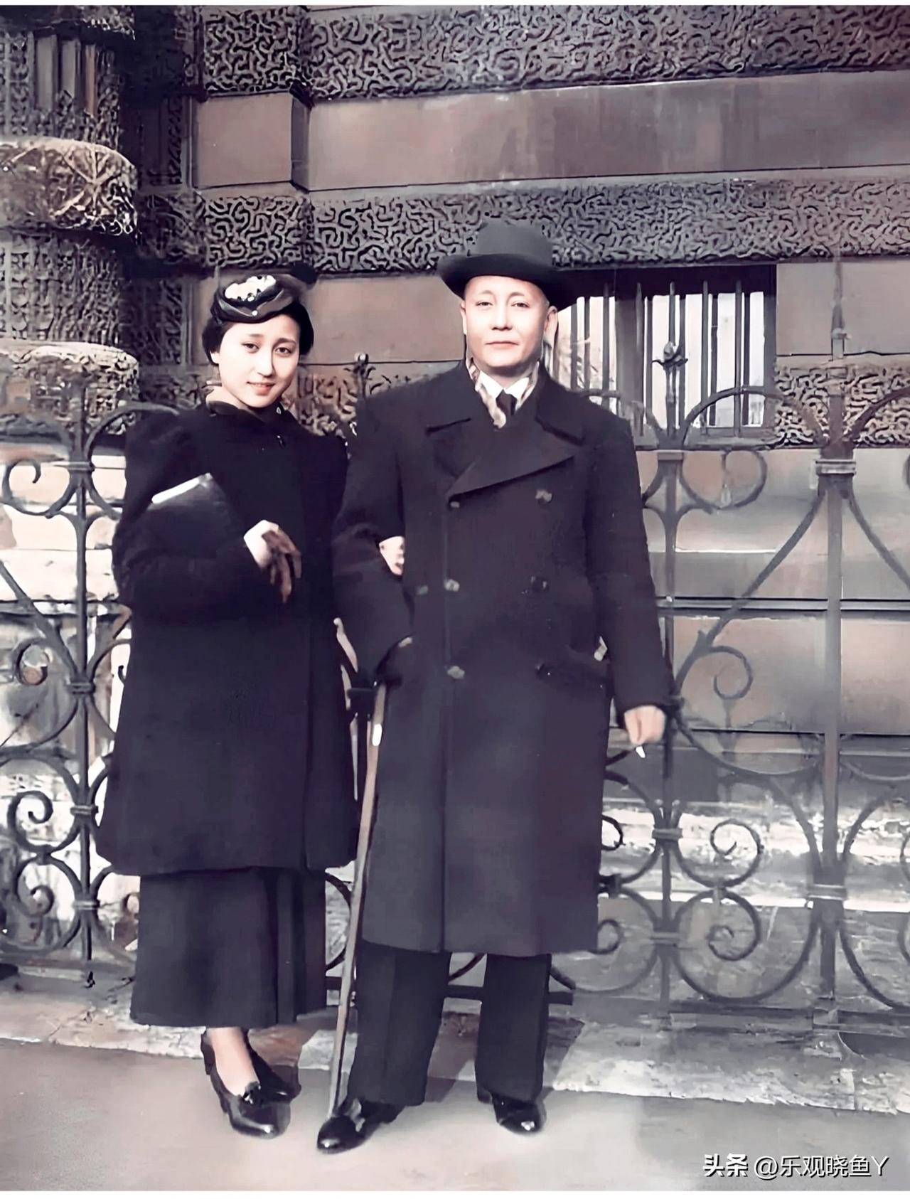 一九三六年，在法国巴黎的蒋英与她的父亲蒋百里。这可不是演戏，而是当时蒋英与她的父