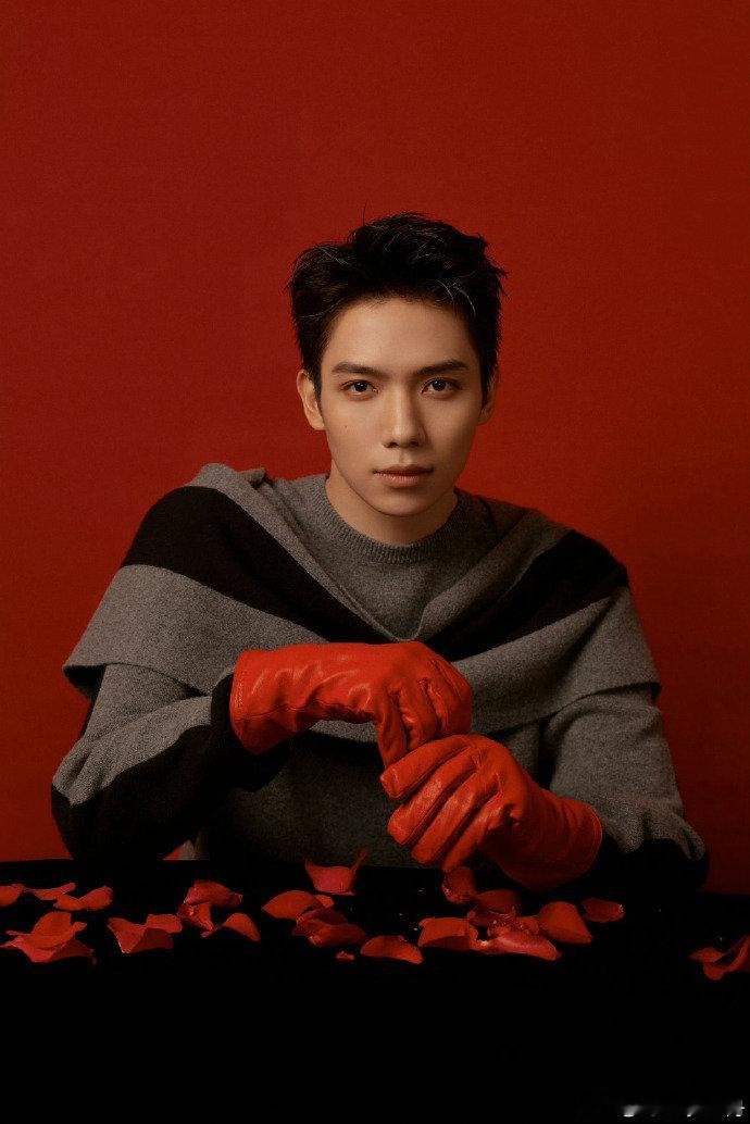 罗一舟回应摆脱流量标签 从爱豆到演员，罗一舟始终踏实前行，用实力打破 “流量花瓶