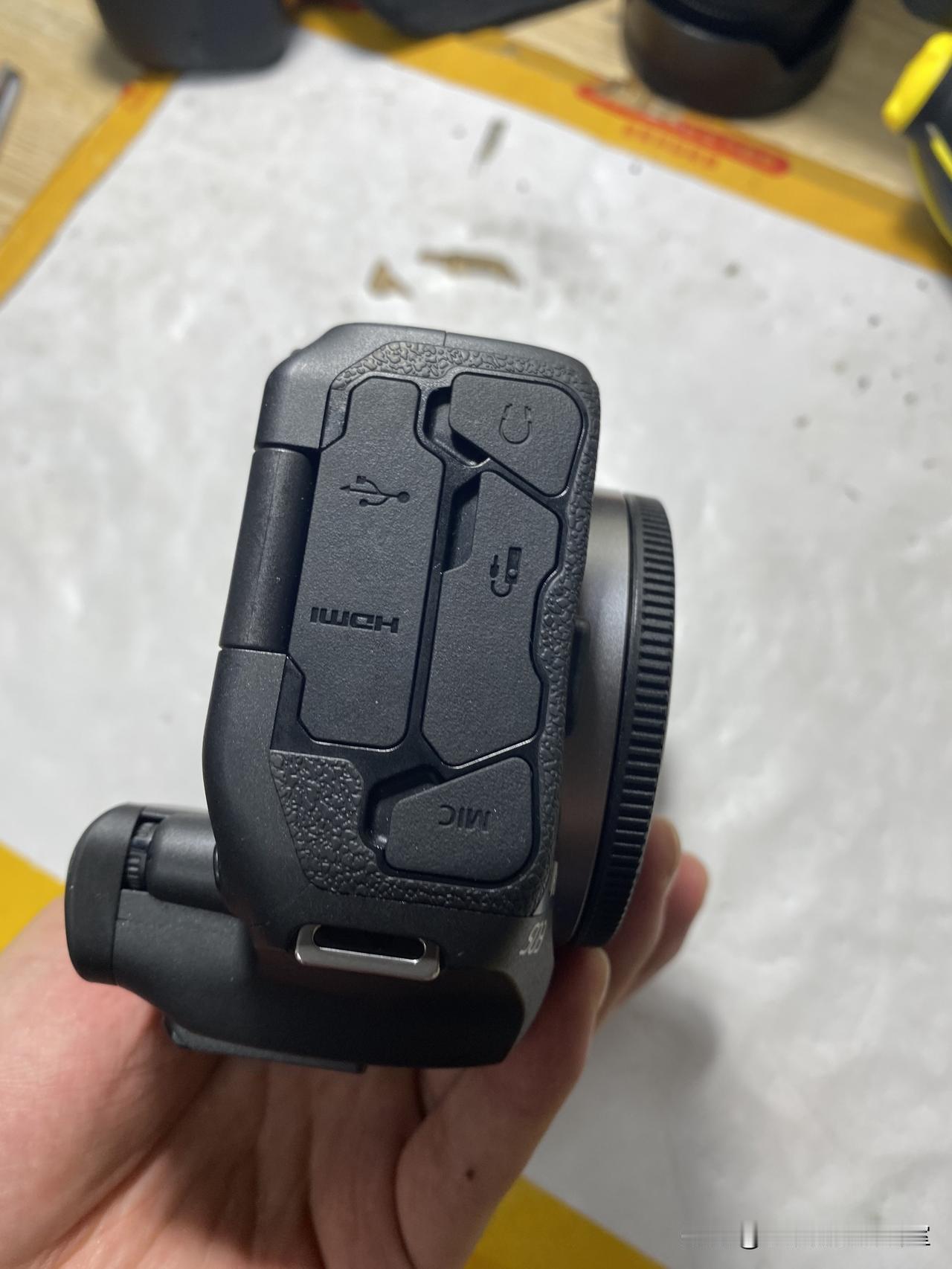 花了4000，买了台翻新机佳能R7，吐槽下
 
“佳能R7半画幅相机没必要买，画