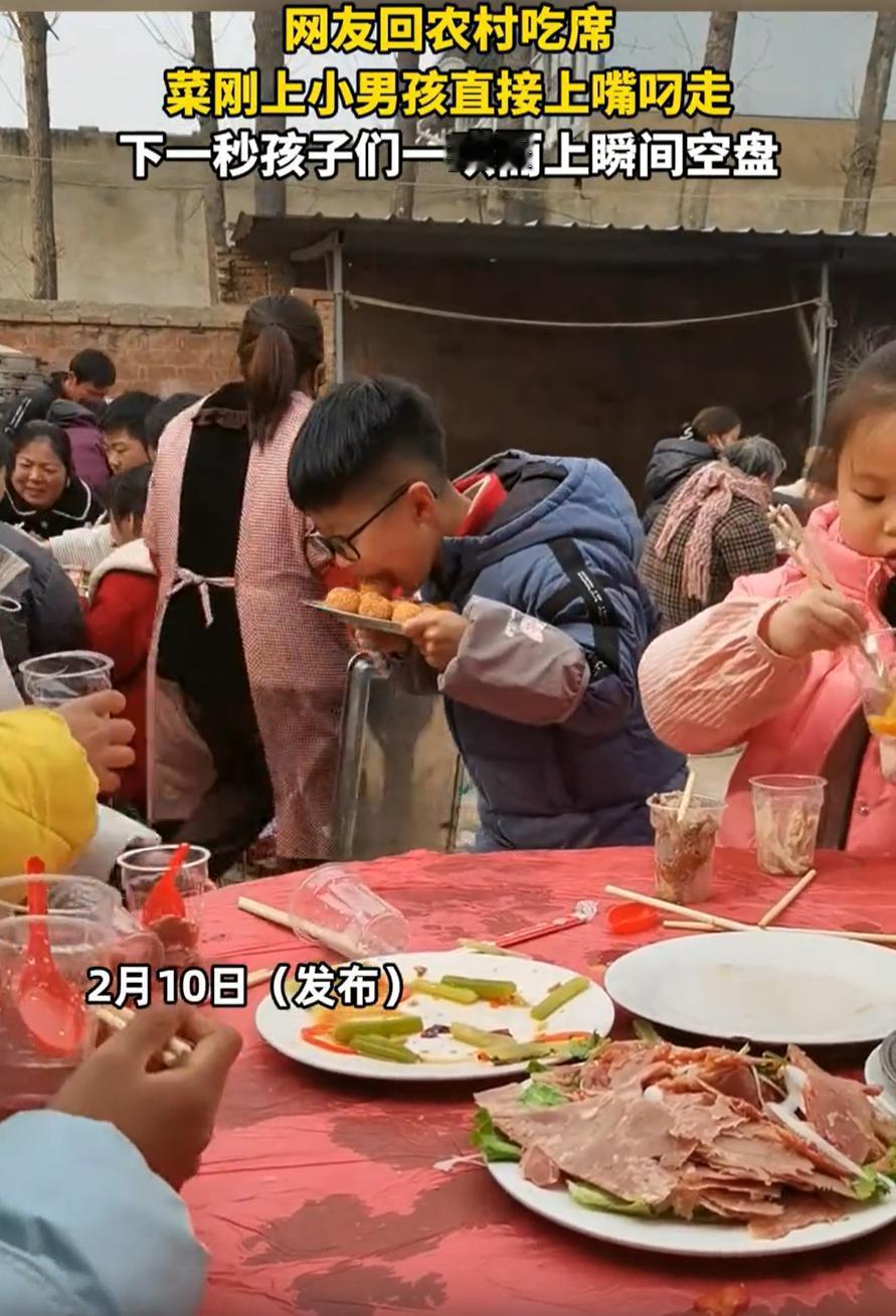 笑不活了！女子过年回农村吃席，特意找了个小孩那桌，想着这样自己就能多吃点好吃的，