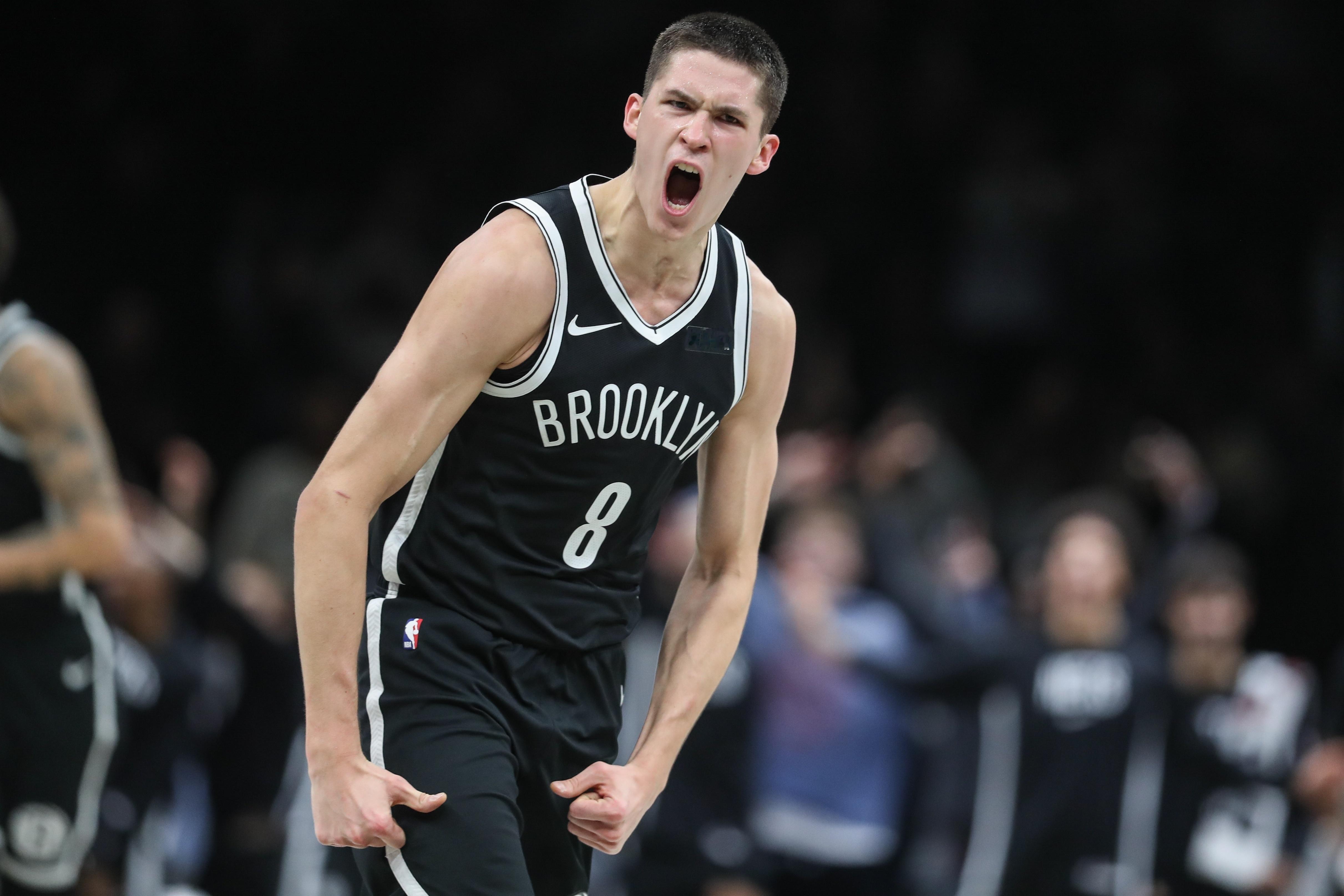 打得不错！8号秀杰明10中5砍下12+6+5 第四节命中关键三分