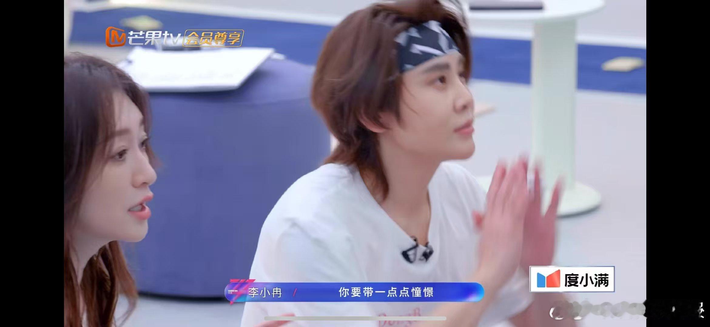 李小冉教王濛比心乘风2026真的要被王濛笑晕！比心手势舞直接束手无策，动作笨拙像