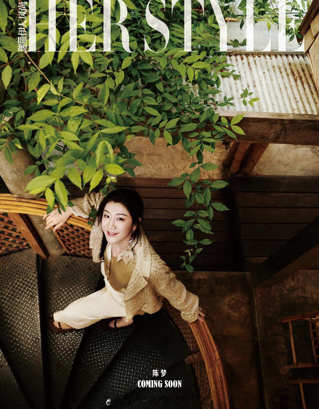 陈梦伊人风尚漫游曼谷大片 曼谷的阳光早早铺满了街道，三十多度的空气里，夏日的气息