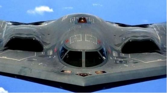 那架24亿美金一架，飞了30年从没被击落过的B-2，现在每次出任务，地图上都要绕