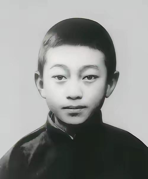 1921年，福州名手林贻堂和人下围棋，赌注是五块银元，占尽上风之时，一个7岁的小