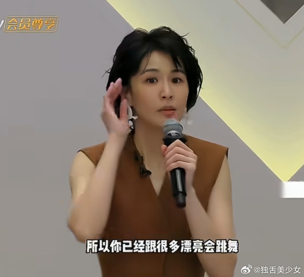 曾沛慈说今晚请多多支持我们初恋组吧乘风三公直播来袭，曾沛慈上线为自家初恋组助阵。