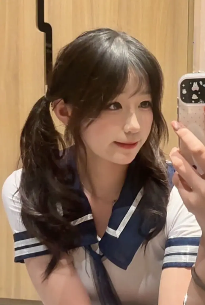 晚睡奖励美照若干张。