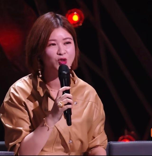 杜华 差点让披哥停播披荆斩棘直播杜华说话一直这样吗？之前没咋听过她说话，看披哥直