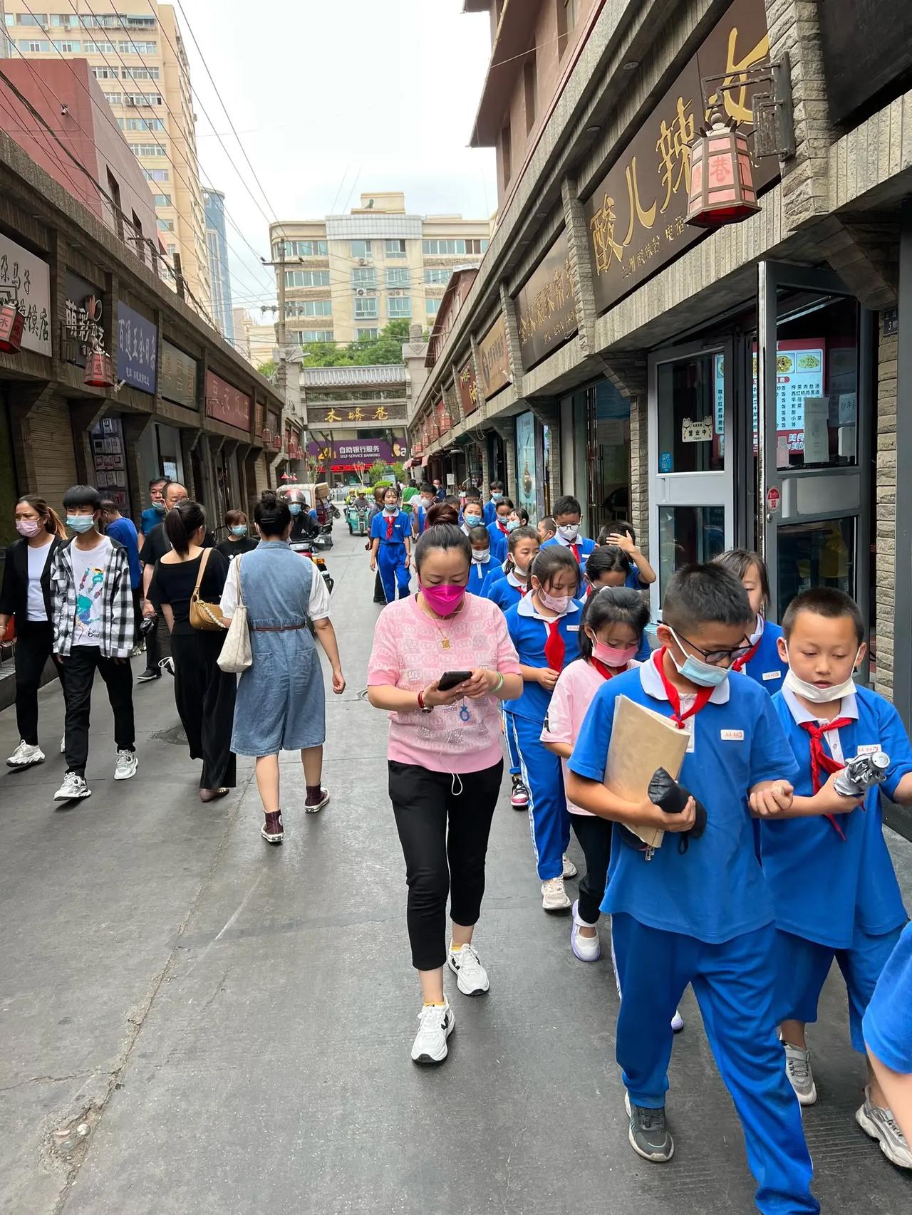 于海青：为何说兰州是一座守规矩的城市？ 在兰州的街头穿行的时候，自然而然会关注到