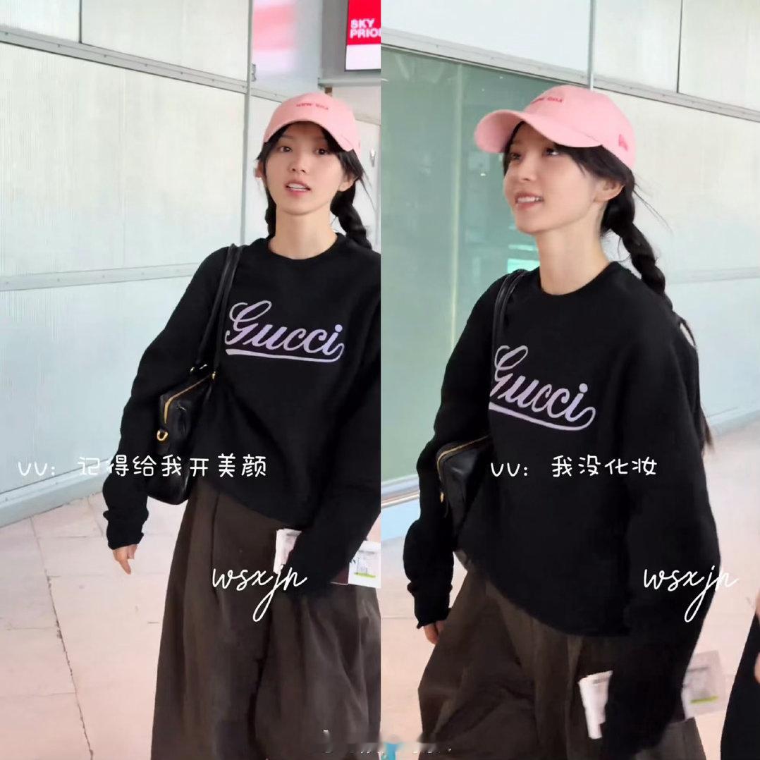 田曦薇 记得给我开美颜田曦薇在巴黎机场素颜亮相，和粉丝开玩笑说记得给她开美颜我只