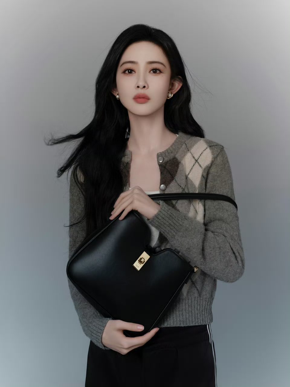 🐧电视剧《无尽夏》，定的主演是孟子义、丁禹兮 。孟子义是大回车压番丁禹兮吗？ 