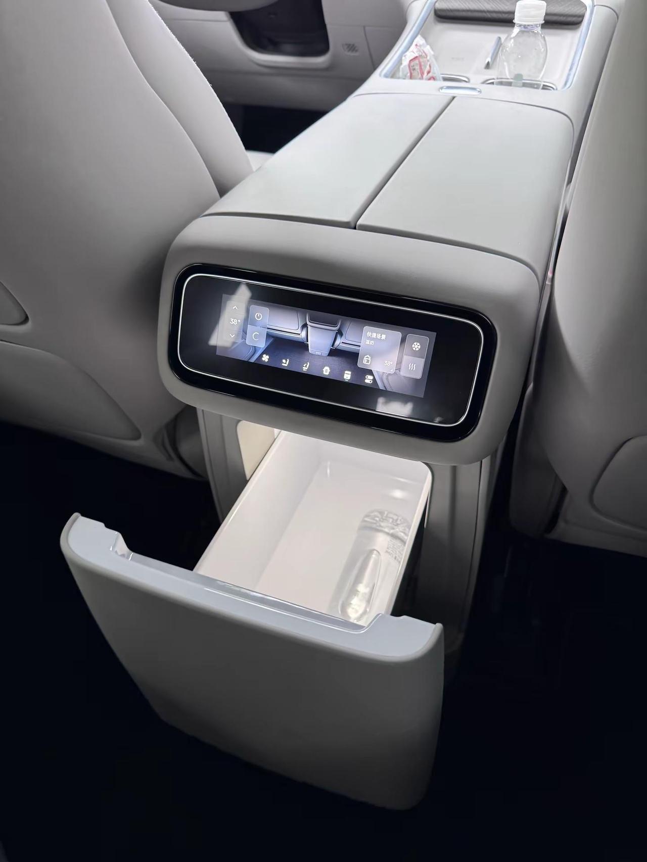 零跑 D19 大家庭六座旗舰 dou是好车 造车新势力 零跑D19