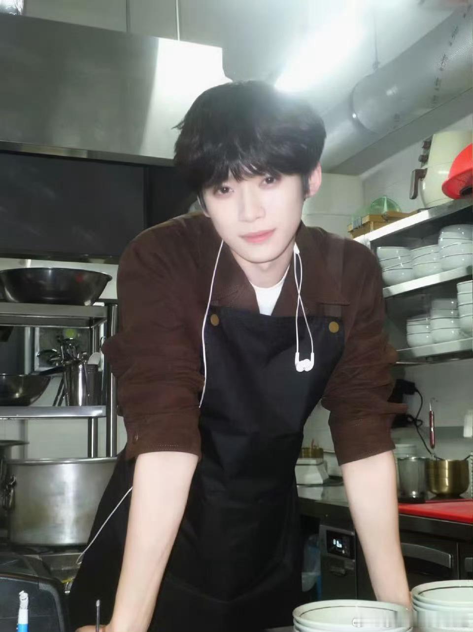 梓渝一些生活碎片梓渝围裙造型 不错 