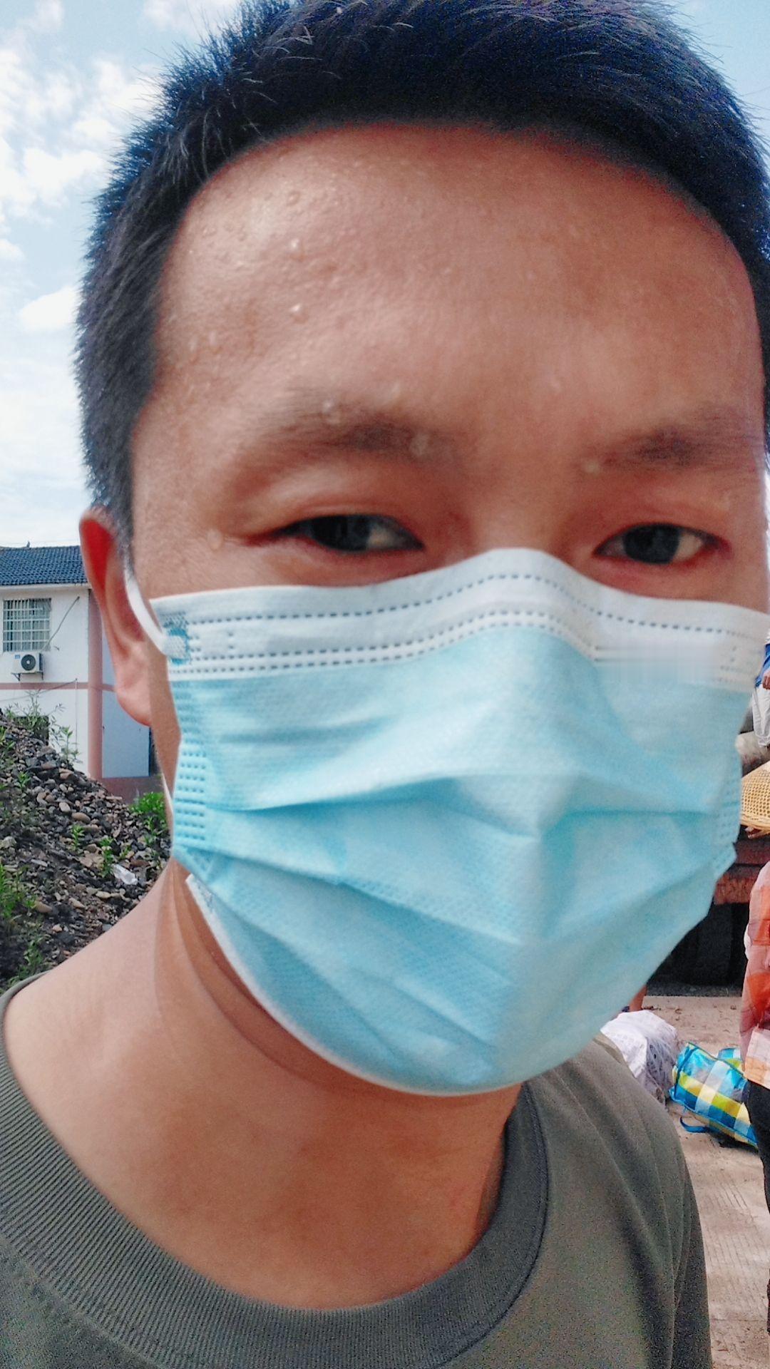一个人扛下所有的责任，熬过那些艰难的岁月记录生活 日常生活