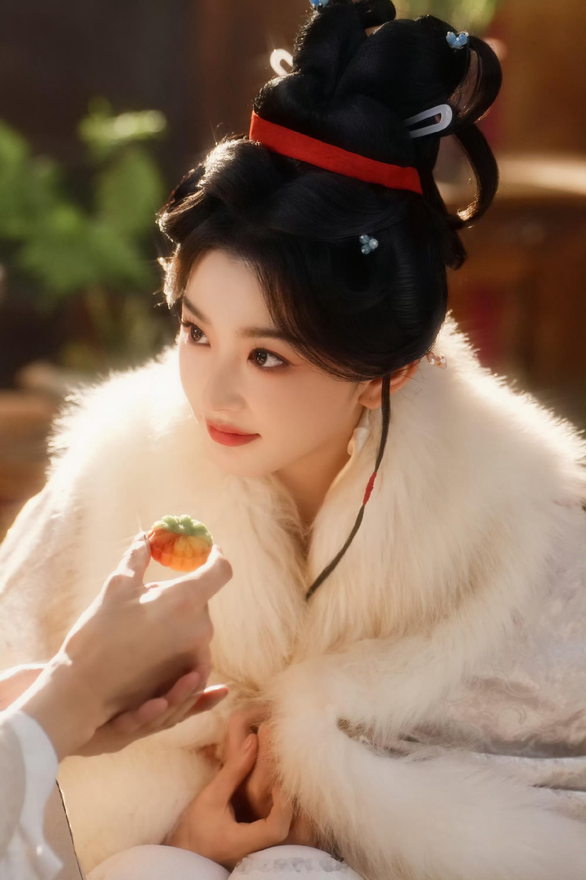 孔雪儿终于不演小白花了孔雪儿跳出小白花舒适圈，演绎野心满满的昭阳公主李述。外表软