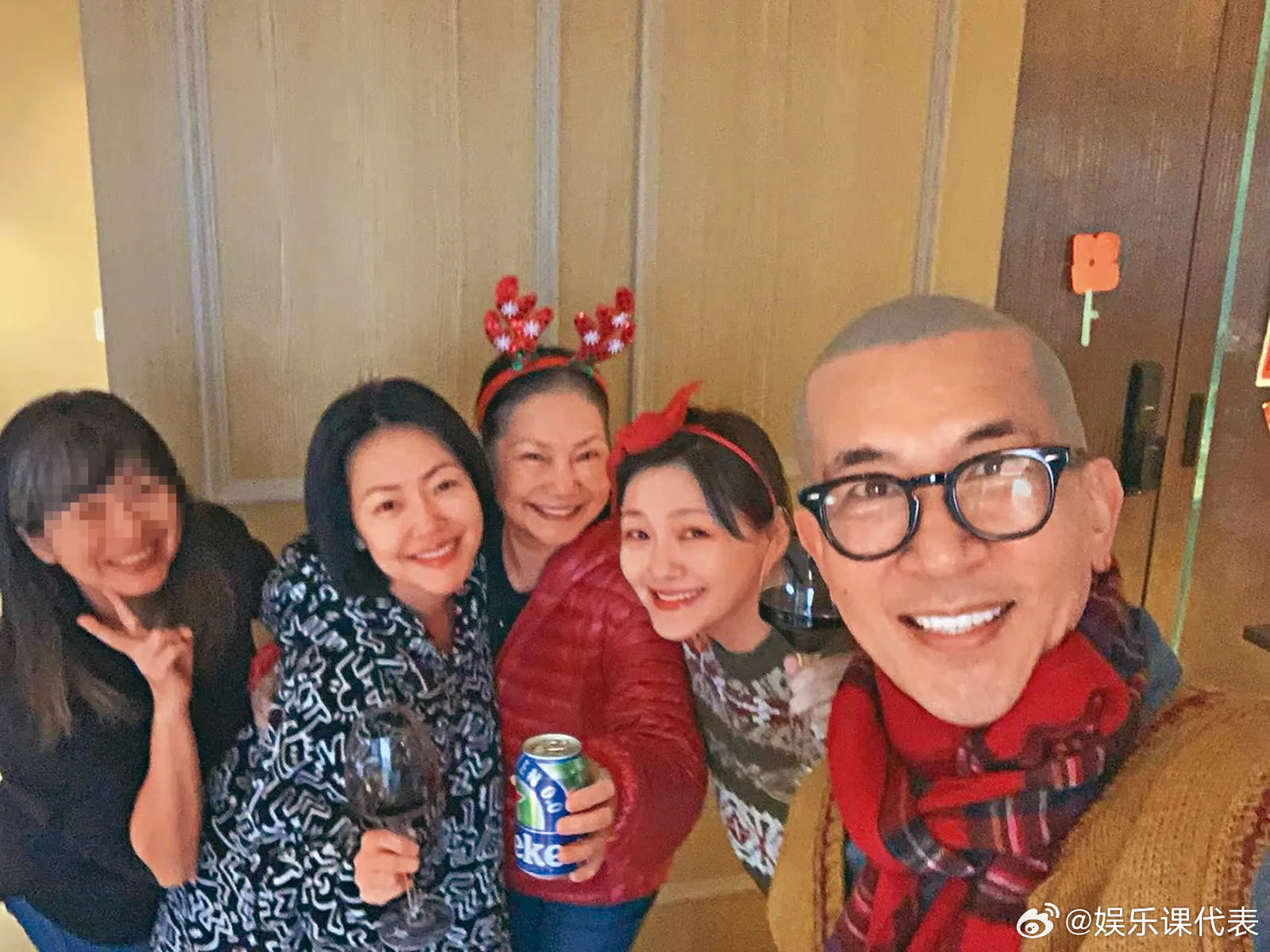 大S前夫否认逼S妈搬家S妈回应大S房产遗产继承分配 据台媒，大S过世时，银行存放