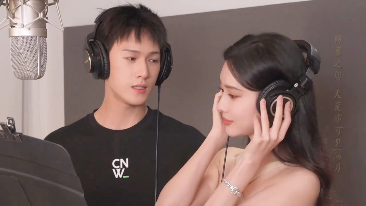 录歌的时候就这样无限对视。。。无限甜蜜。。就这个昭昭墨墨 甜🥰！ 