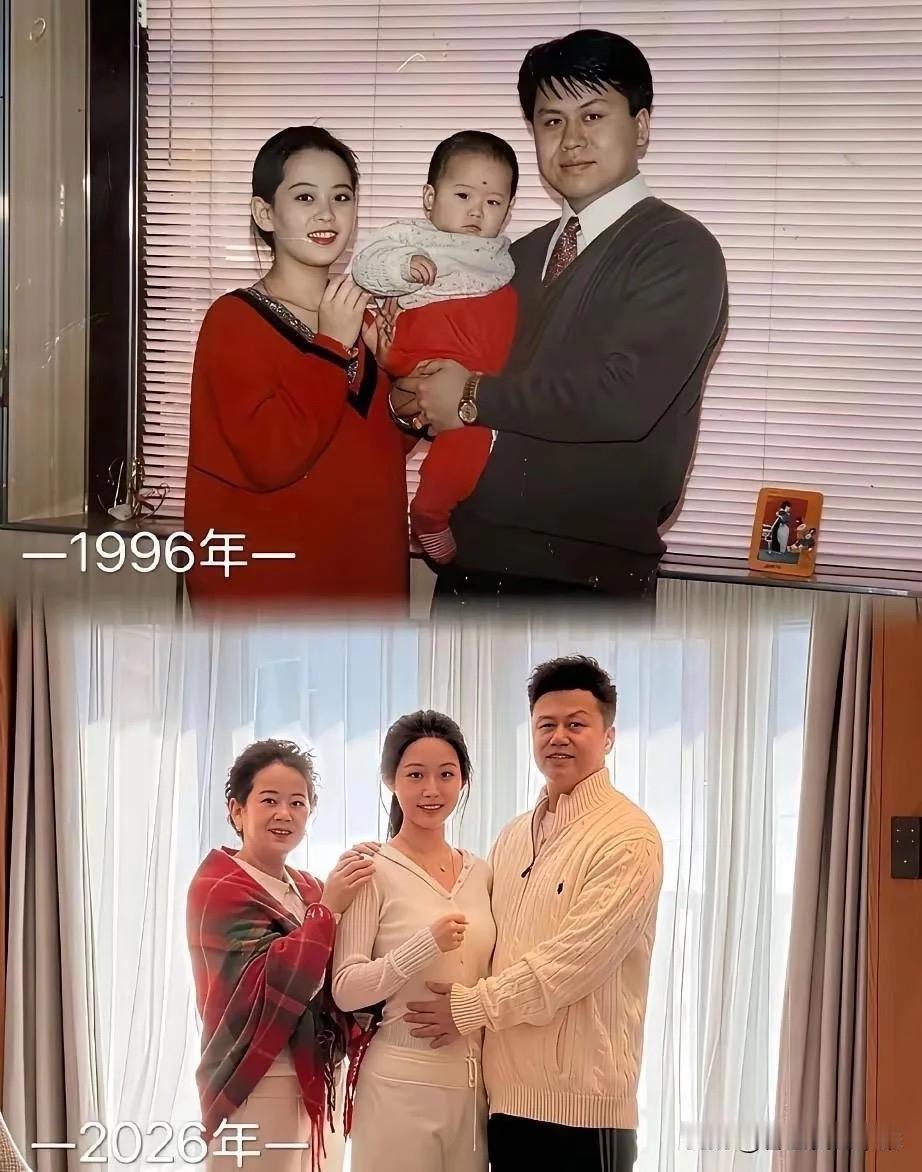 同样三个人，相隔30年，一张照片，记录了30年的时光变迁。