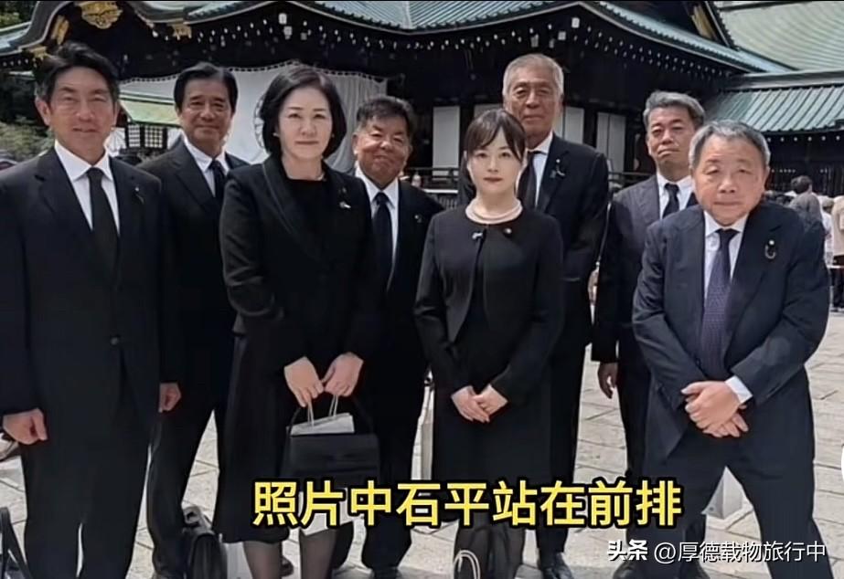 这就是“二鬼子”的站姿，这一辈子腰都直不起来！