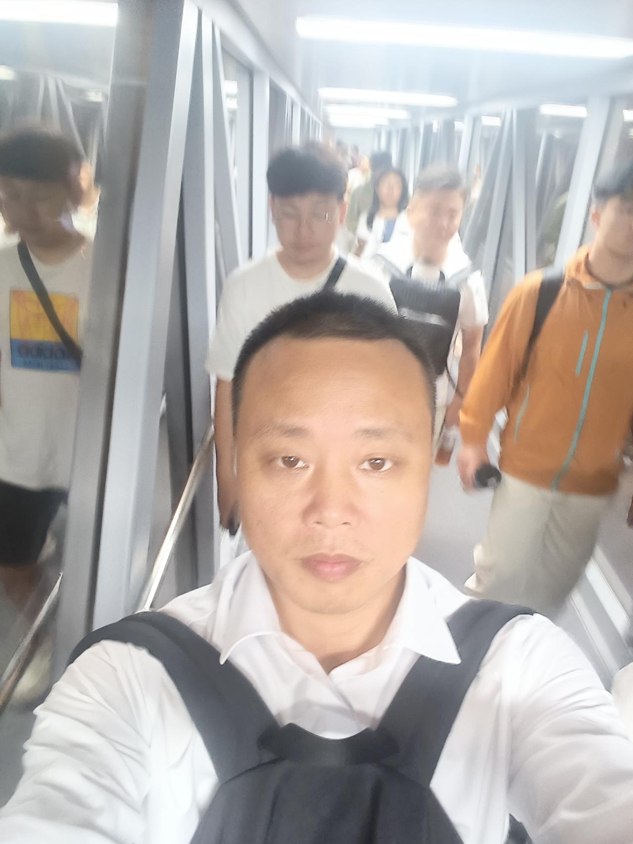 浙江调研结束。晚上十点赶飞机回程！一天两家公司，从行业资料，到深度谈话了解，脑子