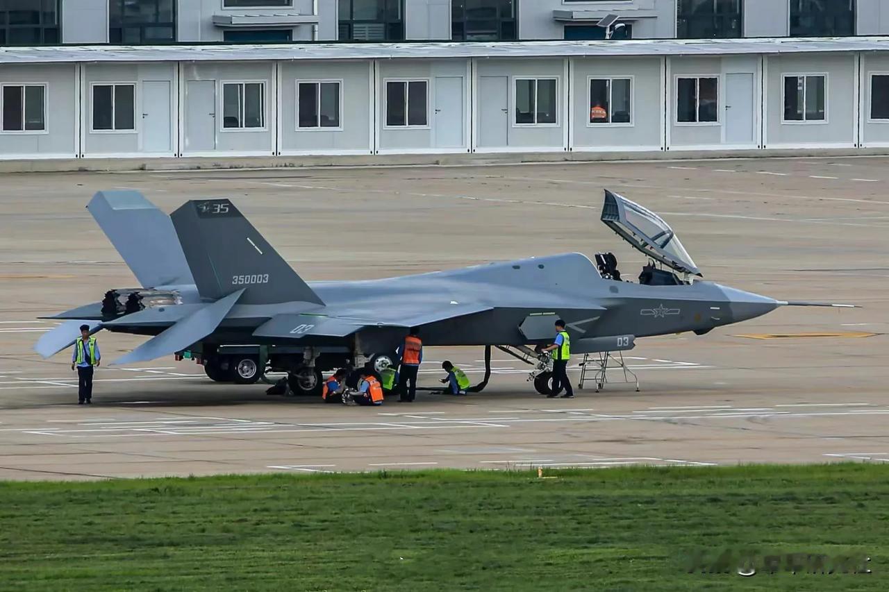 世界上三型研发中的双发中型四代隐形战机实机，依次是中国歼-35、韩国KF-21、