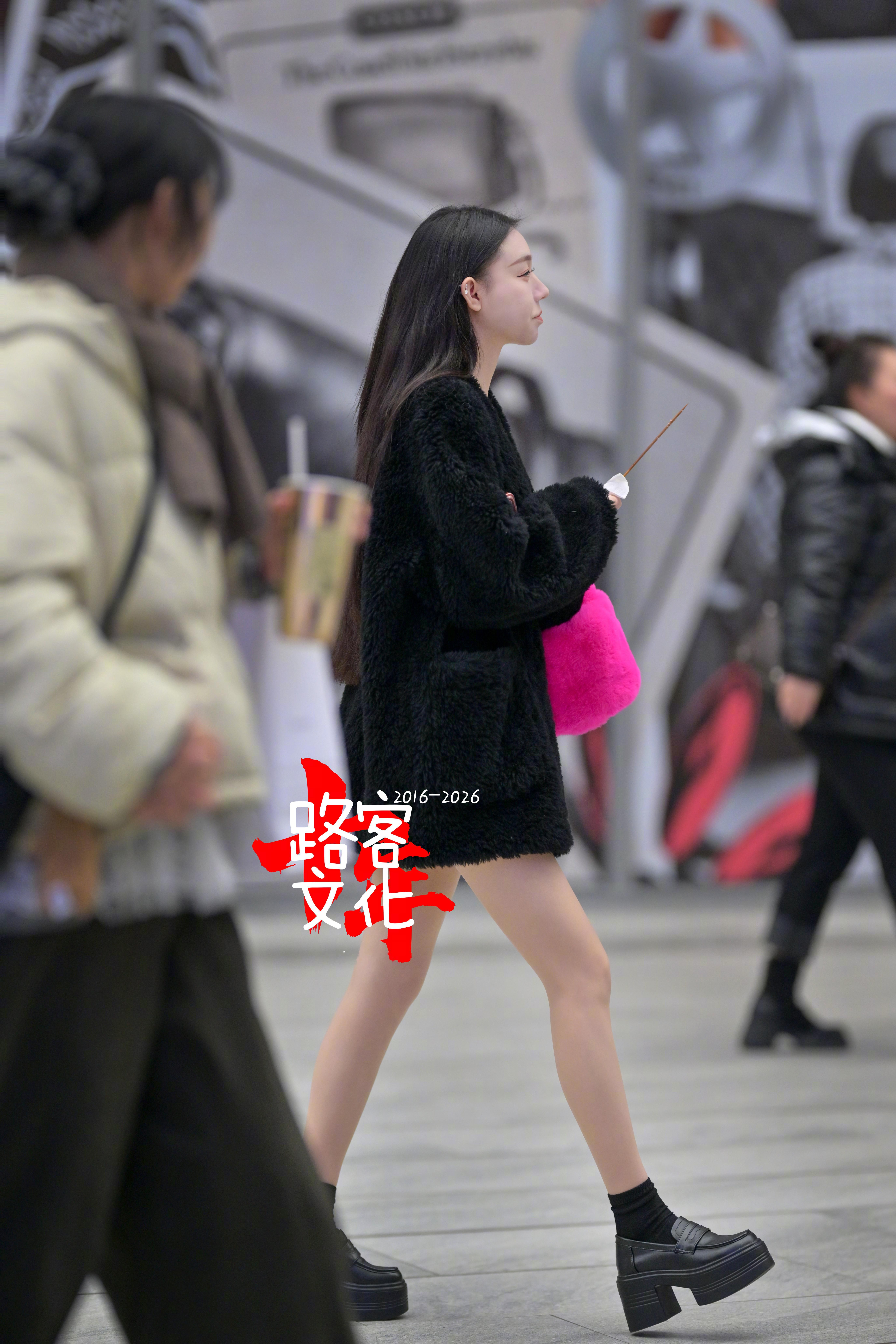 小姐姐真的不怕冷光腿哦！ 