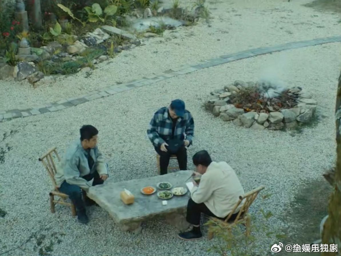 暗潮缉凶误闯中超 现在看球总忍不住想“谁杀了沈小舟”！解说员把悬疑感拉满，《暗潮