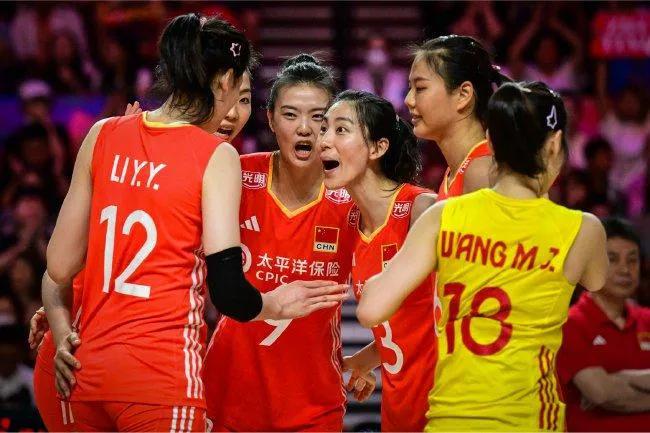 北京时间6月15日晚，2024年世界女排联赛中国香港站继续进行。中国队女排对决世