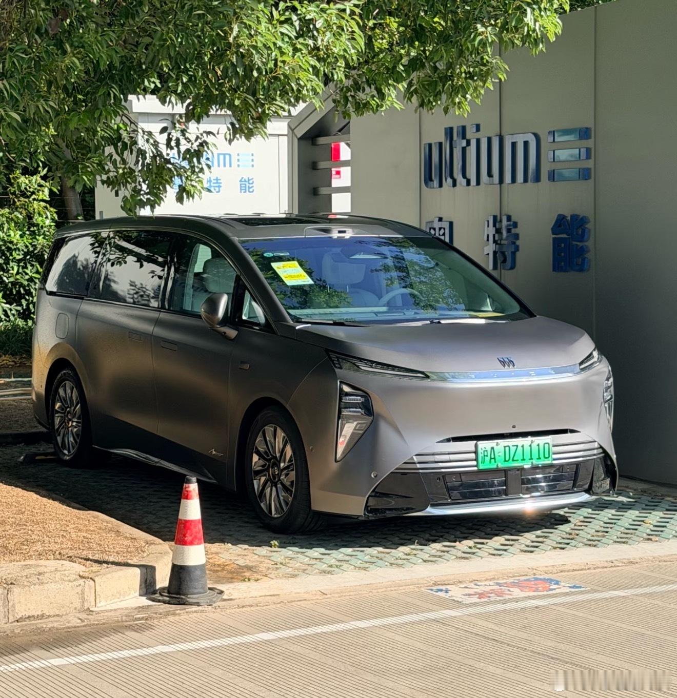 别克的新能源MPV这个前脸好看感觉定位会不会和世纪一样呀  ​​​