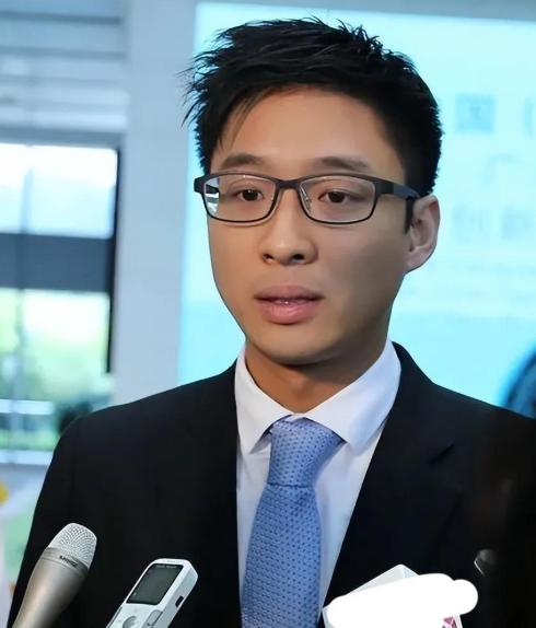 终于知道，霍启山为什么这么“怕”郭晶晶了，不是因为她大嫂的身份，也不是因为她有奥