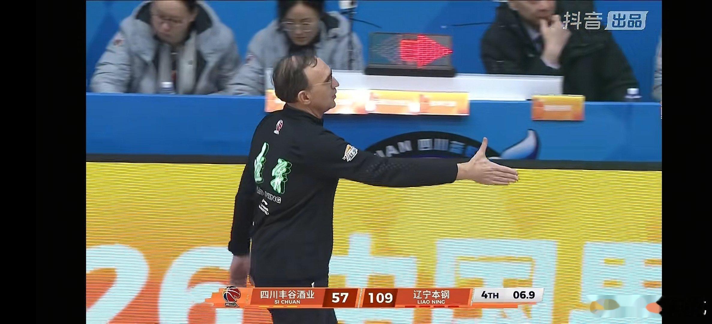全场比赛结束，辽宁本钢客场109-57战胜四川队。cba