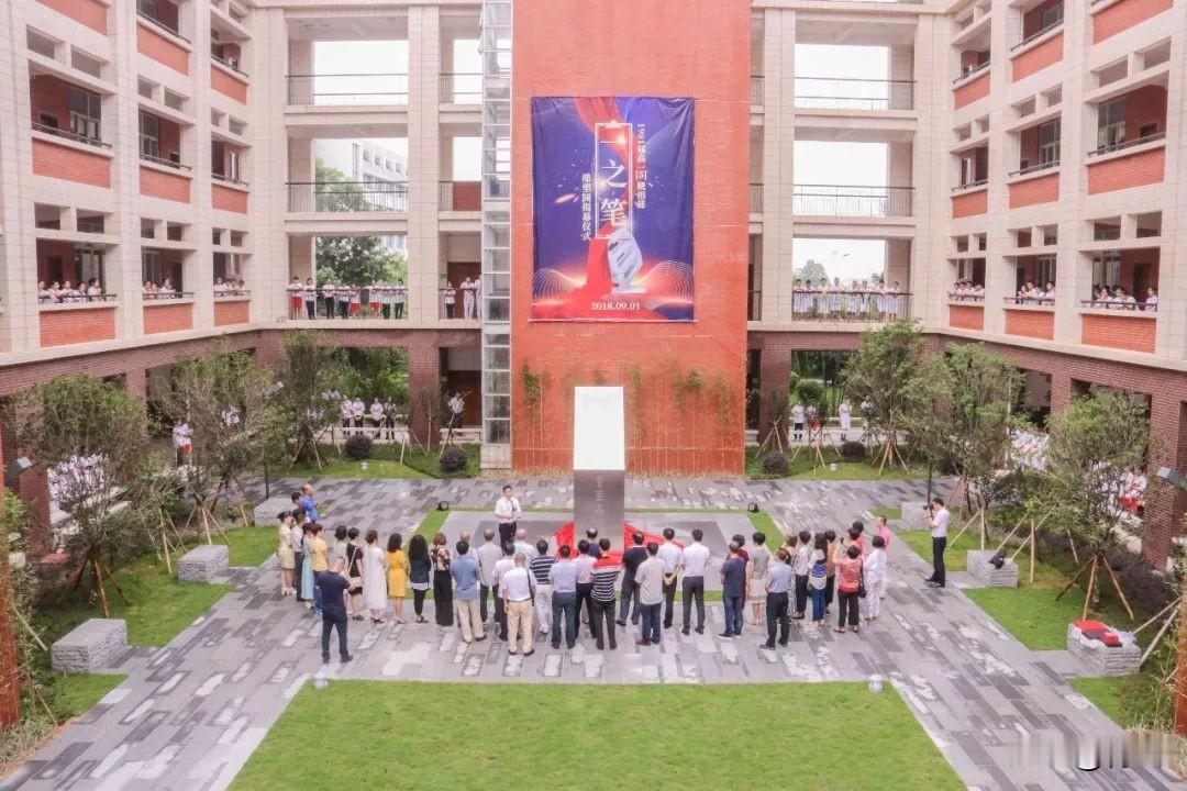 女儿参加高考这一个月以来，我的体重减了5斤，感冒了2次，工作也频频出错，如履薄冰