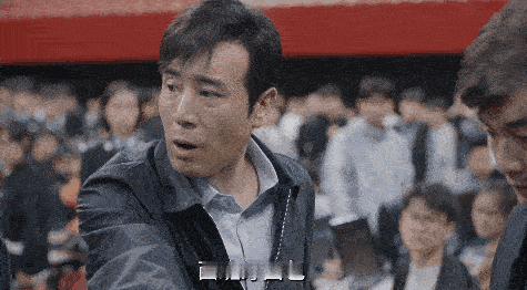 《我是刑警》张克寒啃着进口面包和饮料挑衅秦川，秦川要气死了[灵光一闪]

这个张