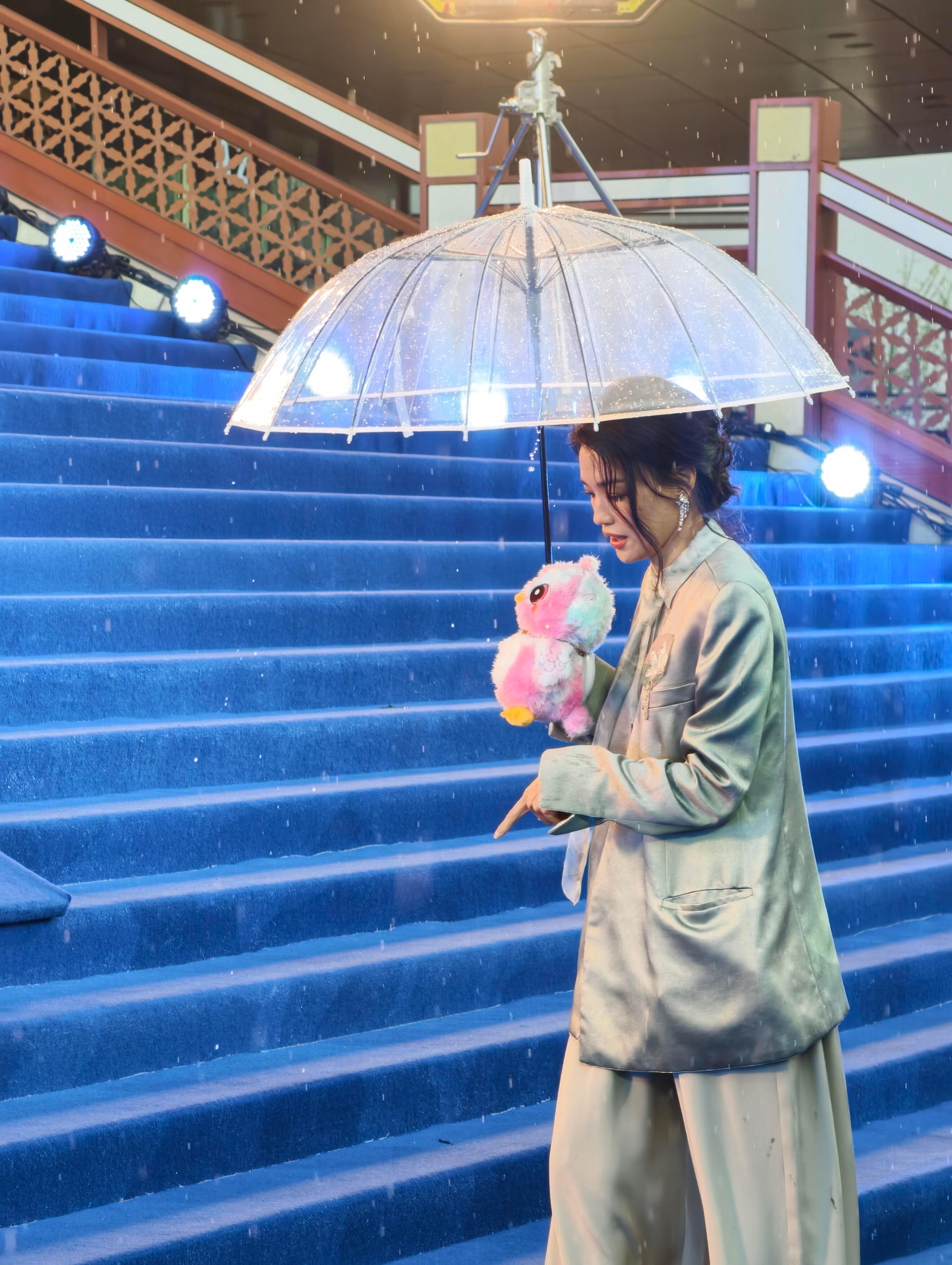 一张美女的脸后是更震撼的一张脸北影节开幕式