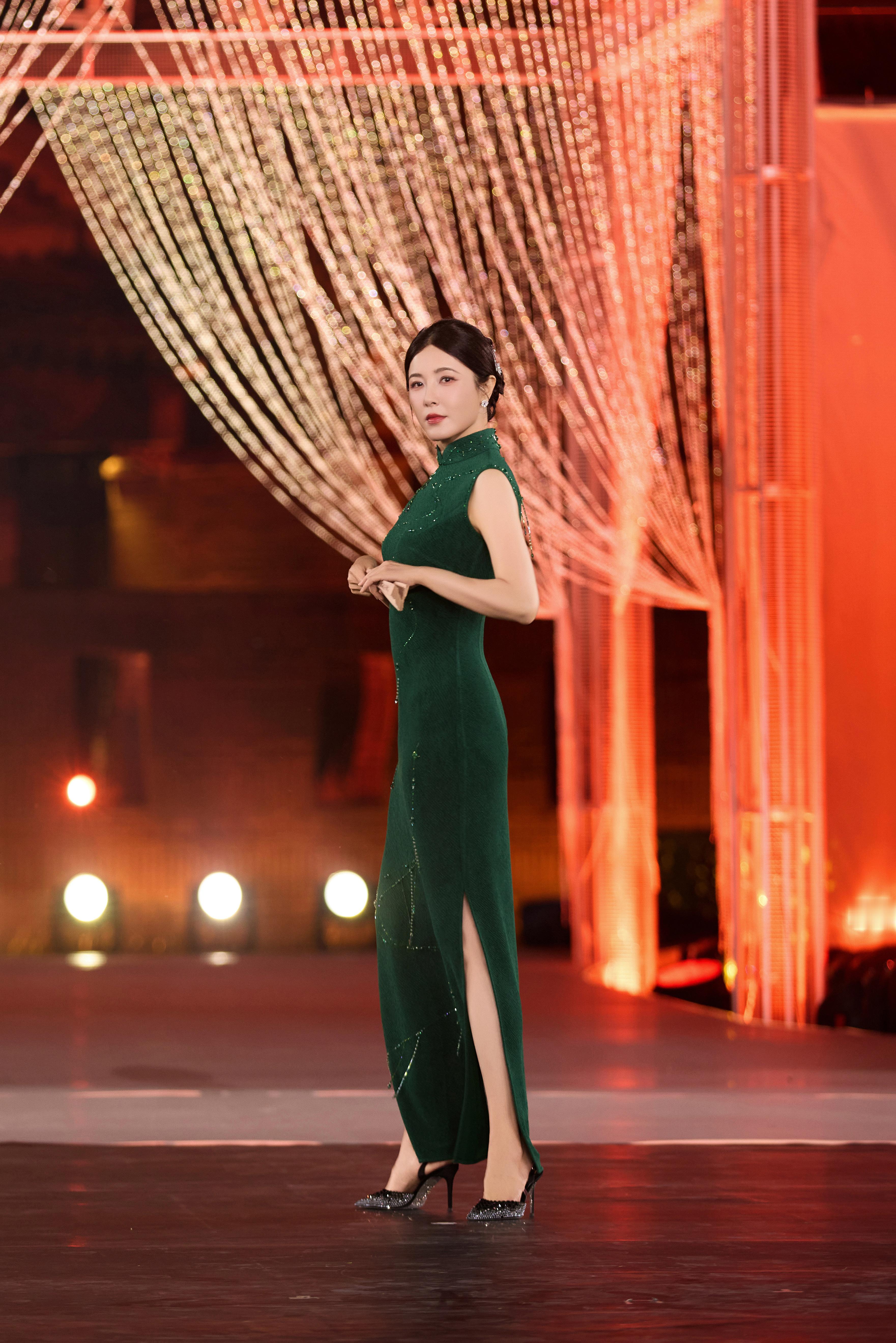 曾黎 在复制粘贴的时代，你是手写的诗