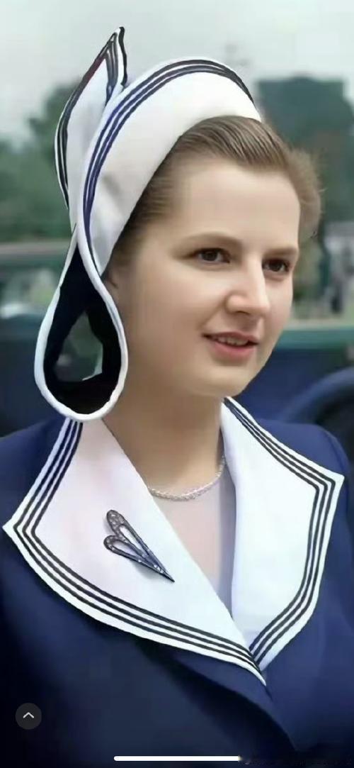 撒切尔夫人上台：女首相崛起之路
1979年5月3日，撒切尔夫人赢得大选出任首相，