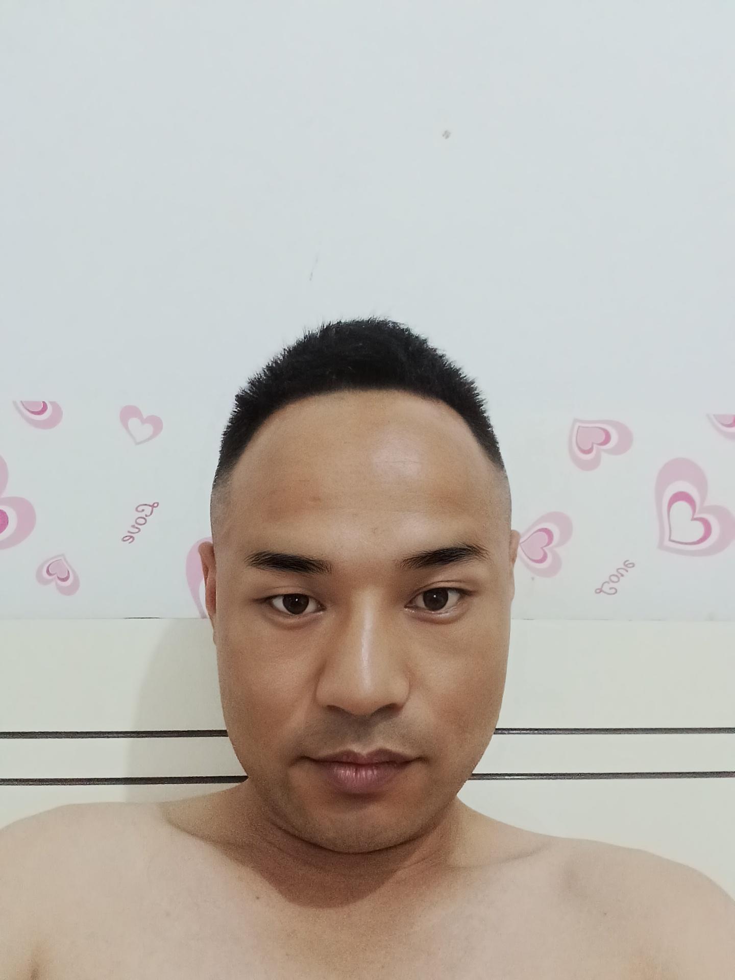 这发型😅。